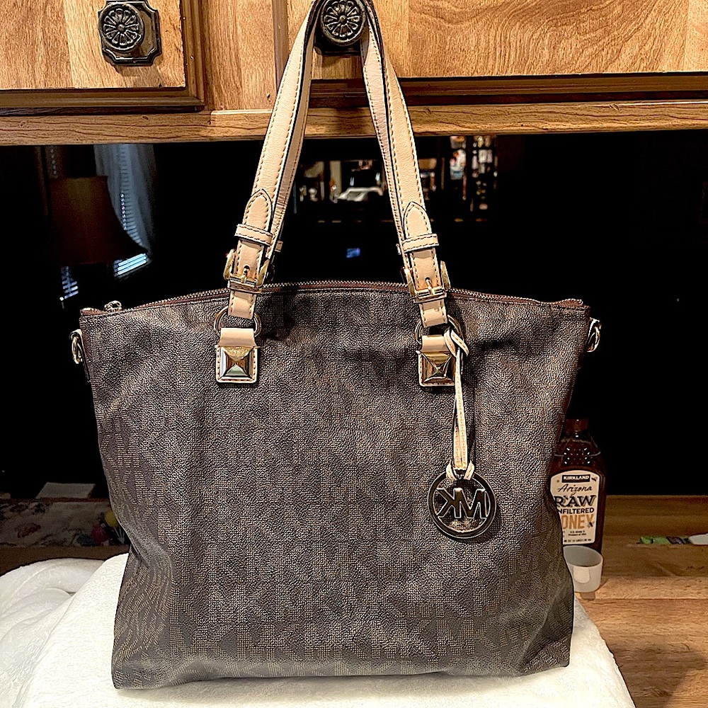 Michael Kors Signature Logo Tote - Picture 3 of 11